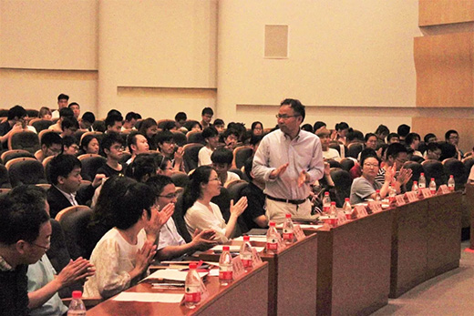 上；；＞胖薰是┰级笱В，，“教学实践基地”揭牌仪式盛大举行